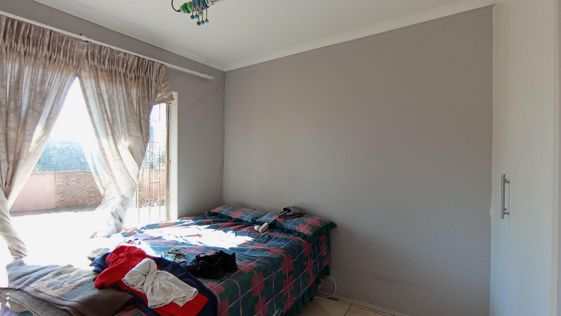 Bed Room 2 - 11 square meters of property in Georginia