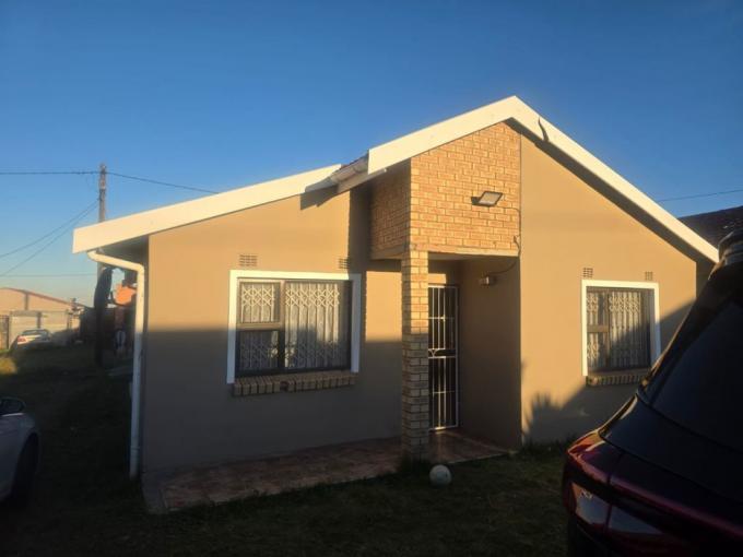 3 Bedroom House for Sale For Sale in Scenery Park - MR682633