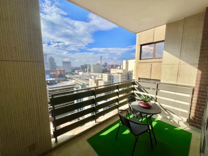 2 Bedroom Apartment for Sale For Sale in Braamfontein - MR682659