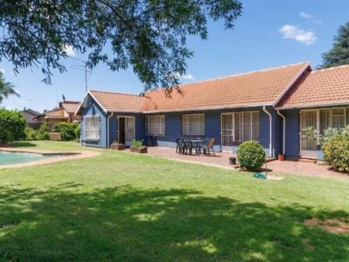 4 Bedroom House for Sale For Sale in Mulbarton - MR682663