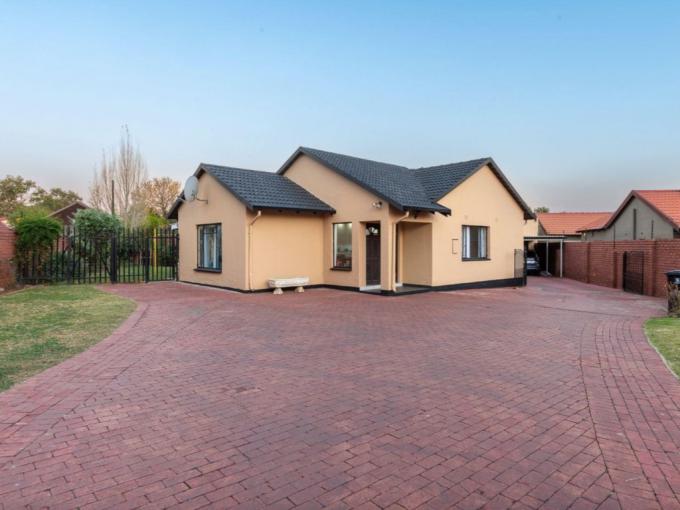 5 Bedroom House for Sale For Sale in Brackendowns - MR682667