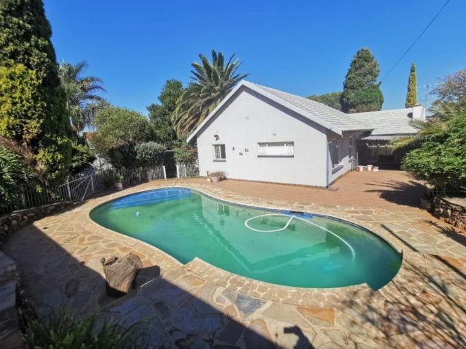 4 Bedroom House for Sale For Sale in South Crest - MR682671
