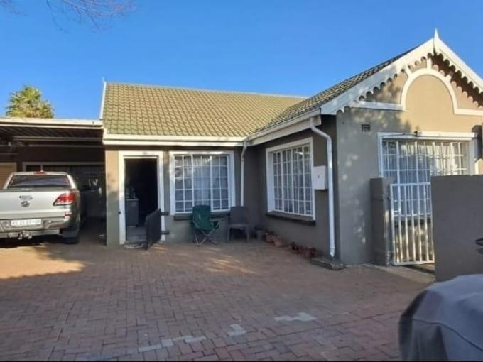 4 Bedroom Simplex for Sale For Sale in Verwoerdpark - MR682685