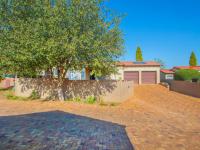 3 Bedroom 2 Bathroom Simplex for Sale for sale in Honeydew Manor