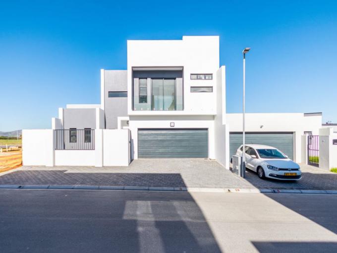 4 Bedroom House for Sale For Sale in The Sandown - MR682717