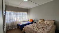 Bed Room 1 - 18 square meters of property in Lambton