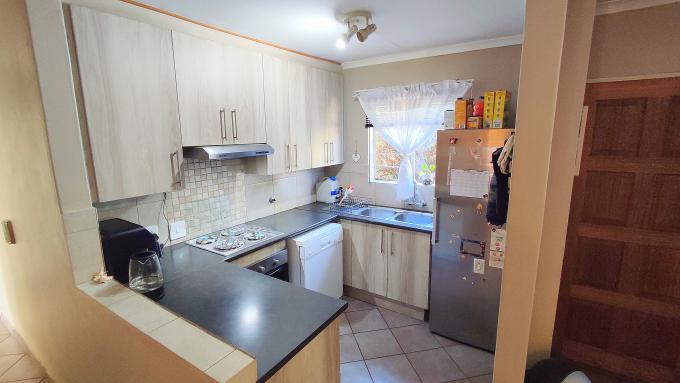 3 Bedroom Simplex for Sale For Sale in Rooihuiskraal North - MR682733