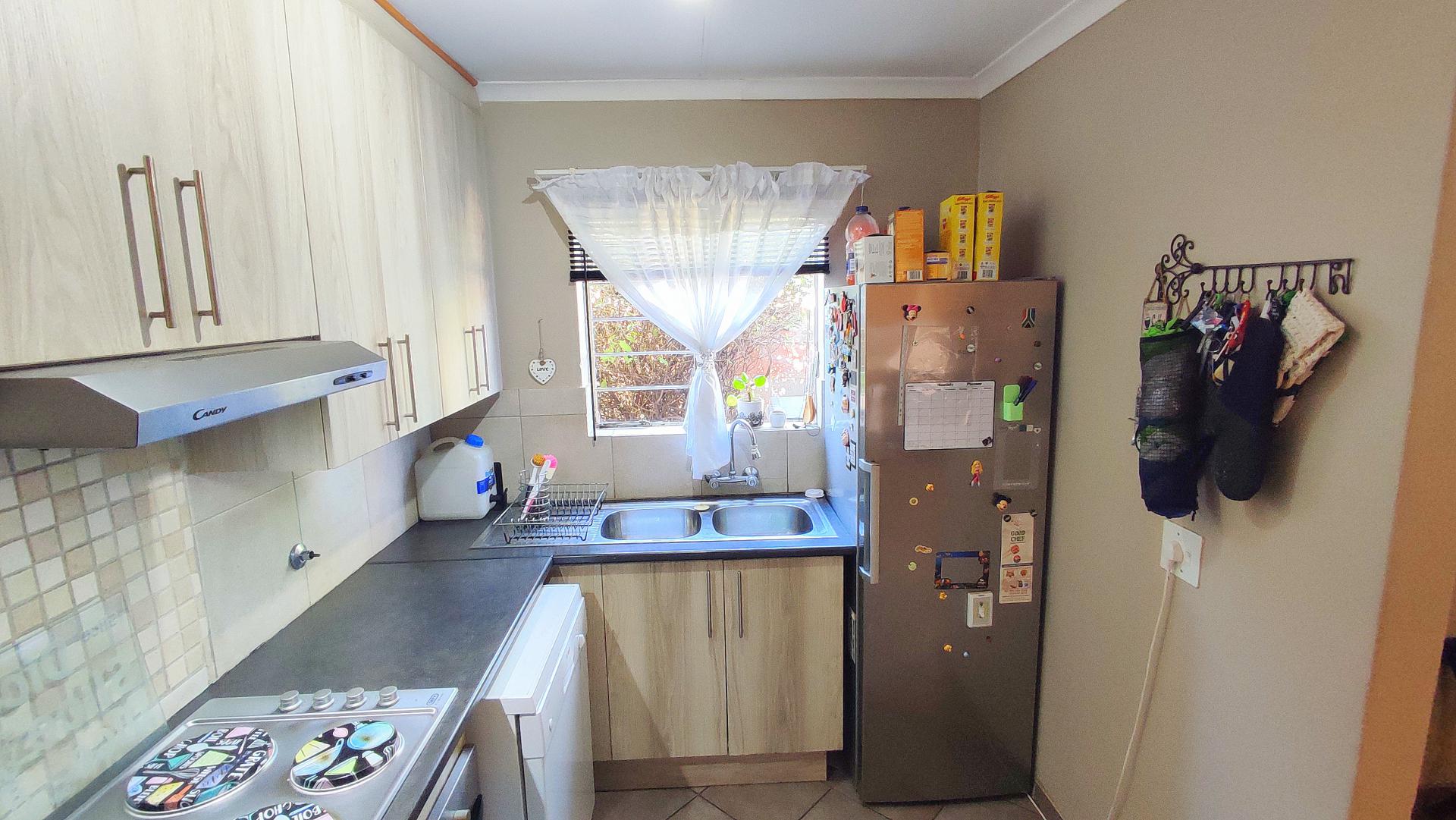  of property in Rooihuiskraal North