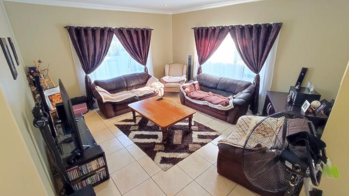 3 Bedroom Simplex for Sale For Sale in Amberfield - MR682749