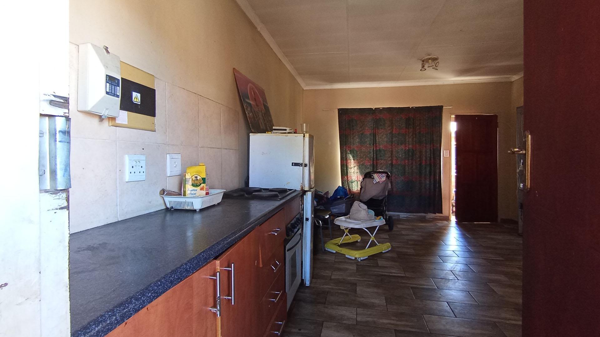 Kitchen - 14 square meters of property in Pretoria Gardens