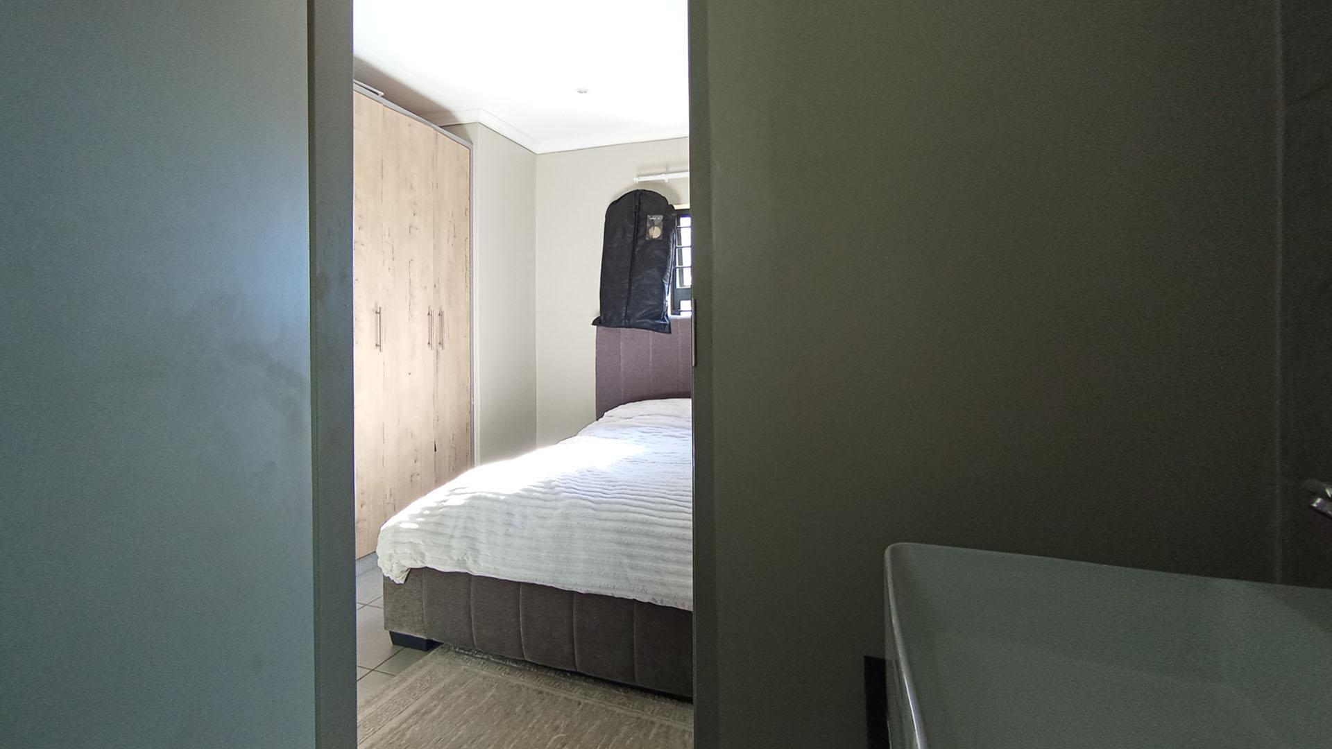 Main Bathroom - 4 square meters of property in Lotus Gardens