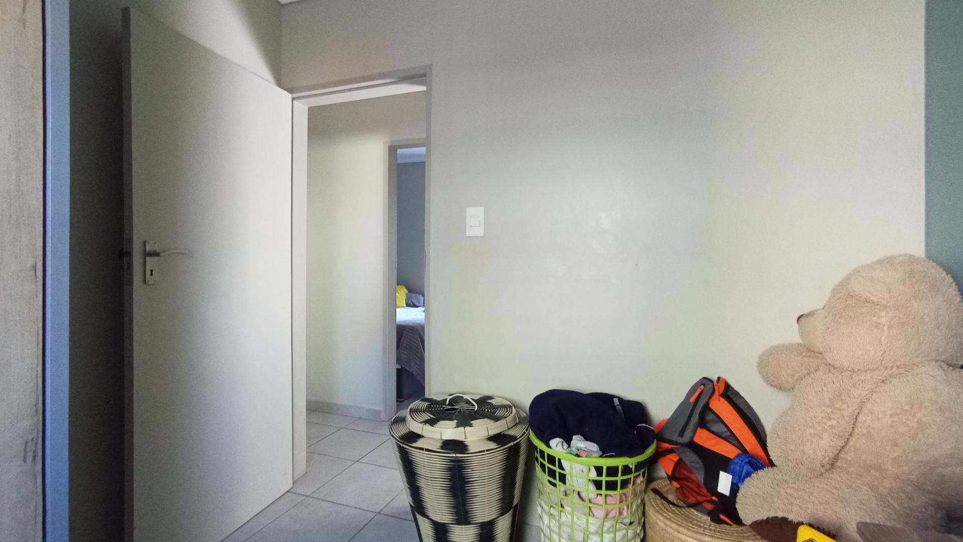 Bed Room 2 - 6 square meters of property in Lotus Gardens