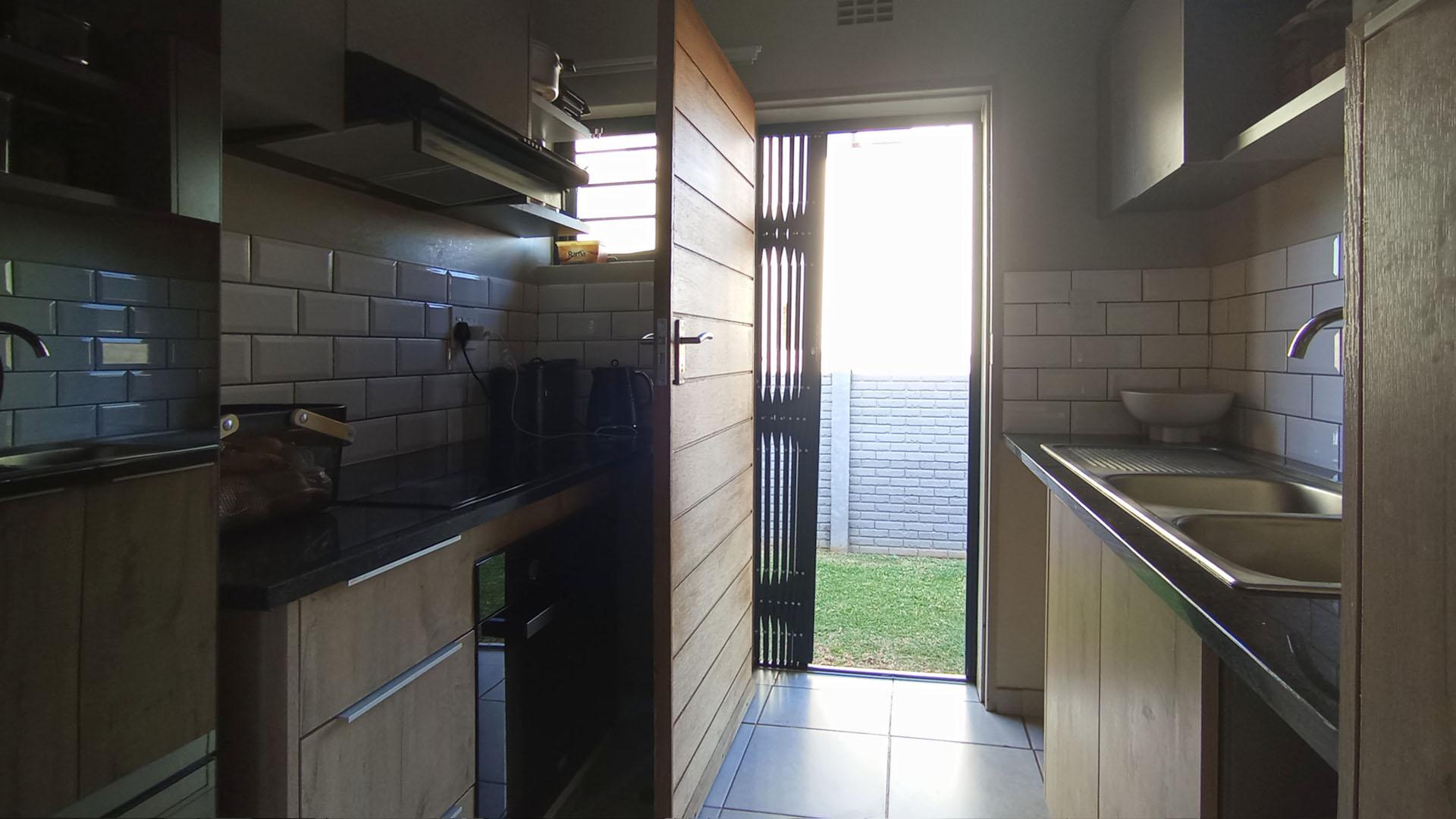 Kitchen - 6 square meters of property in Lotus Gardens