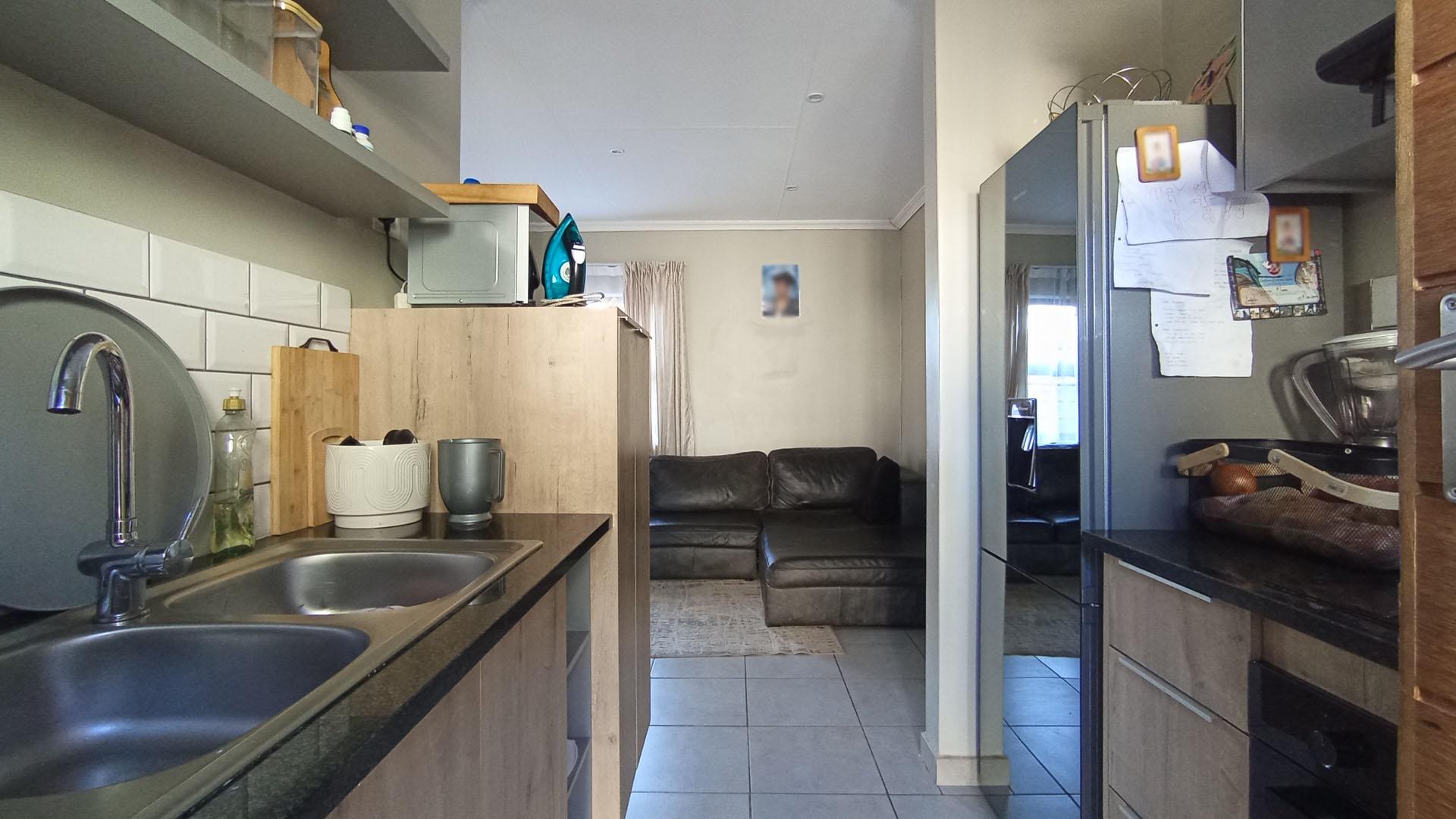 Kitchen - 6 square meters of property in Lotus Gardens