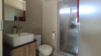 Main Bathroom - 4 square meters of property in Lotus Gardens
