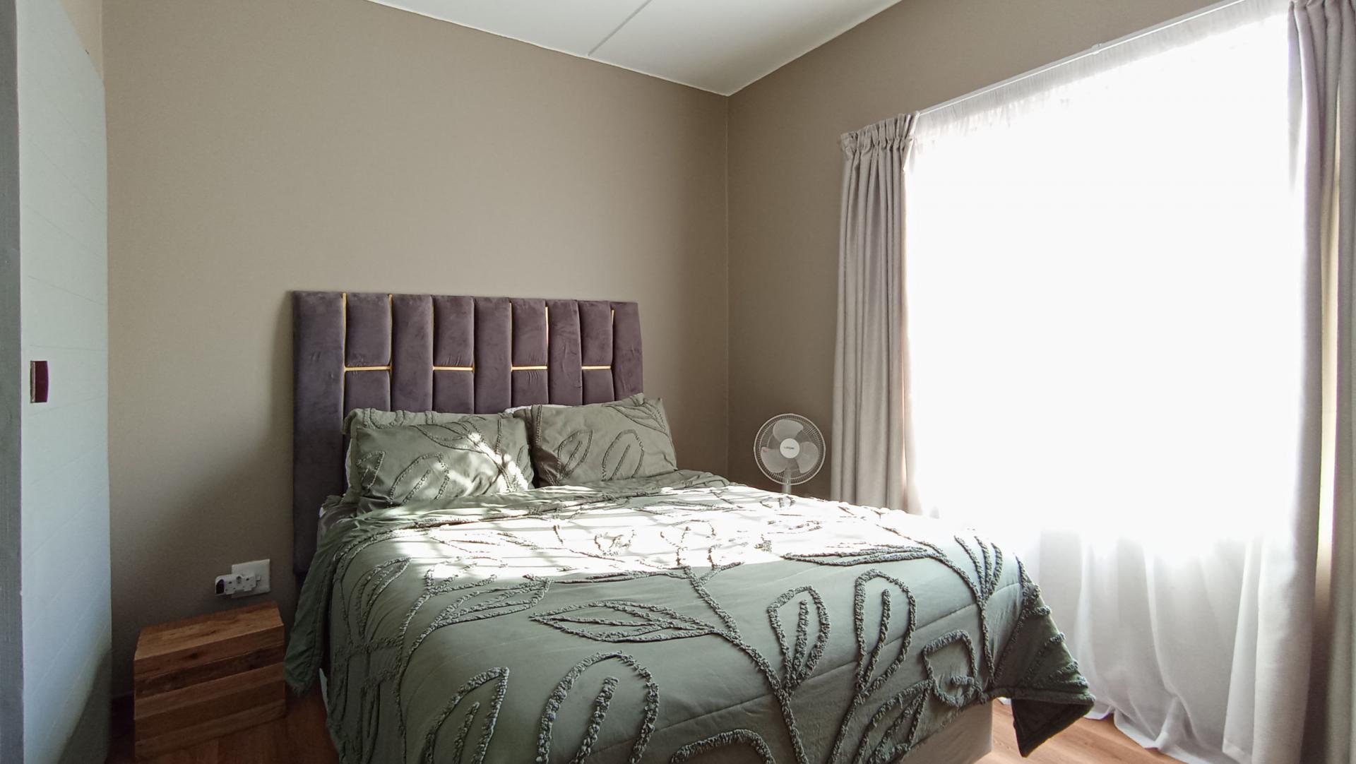 Main Bedroom - 16 square meters of property in Glen Austin AH (Midrand)