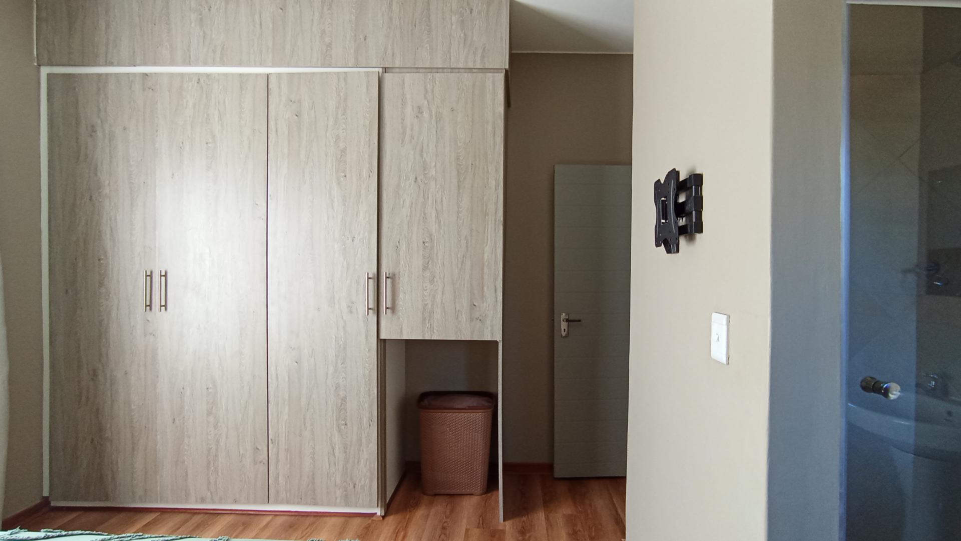 Main Bedroom - 16 square meters of property in Glen Austin AH (Midrand)