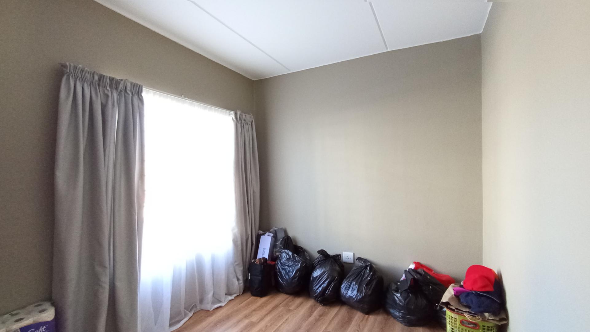 Bed Room 1 - 12 square meters of property in Glen Austin AH (Midrand)