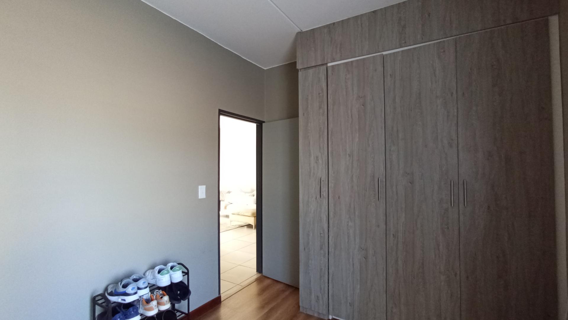 Bed Room 1 - 12 square meters of property in Glen Austin AH (Midrand)
