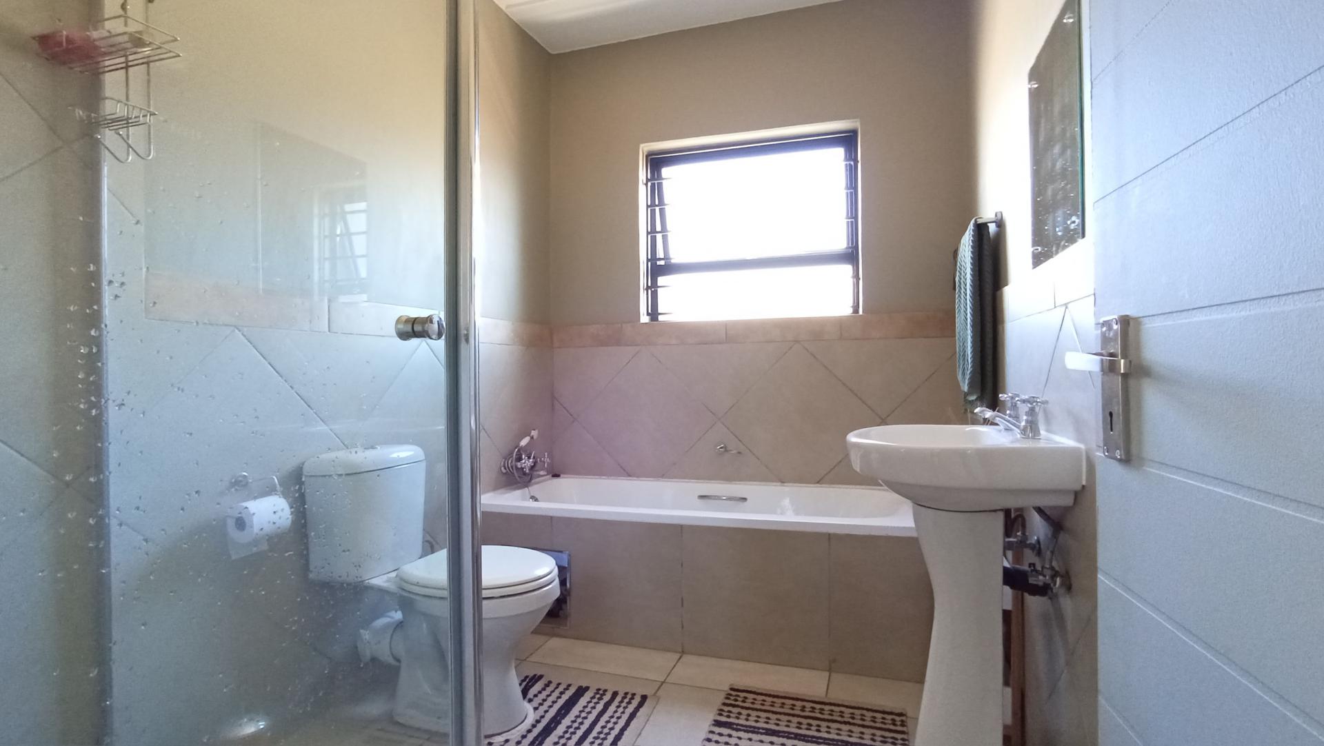 Bathroom 1 - 7 square meters of property in Glen Austin AH (Midrand)