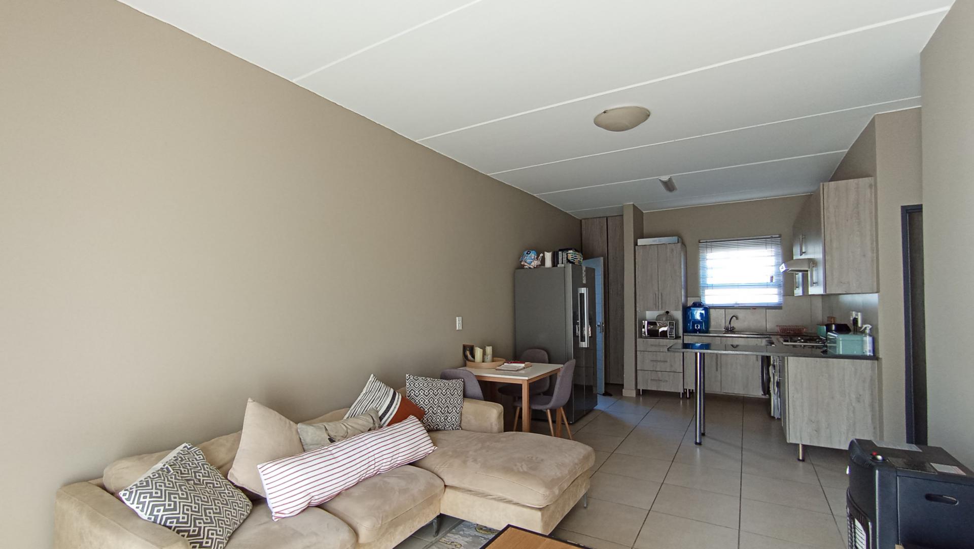 Lounges - 22 square meters of property in Glen Austin AH (Midrand)