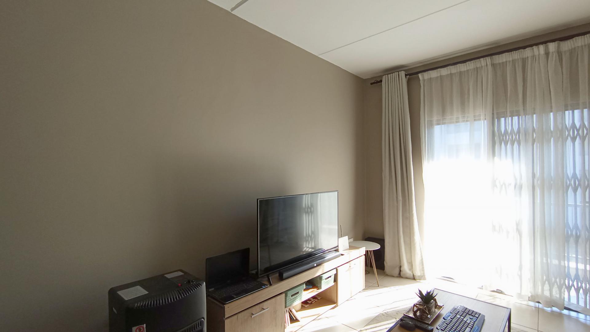 Lounges - 22 square meters of property in Glen Austin AH (Midrand)