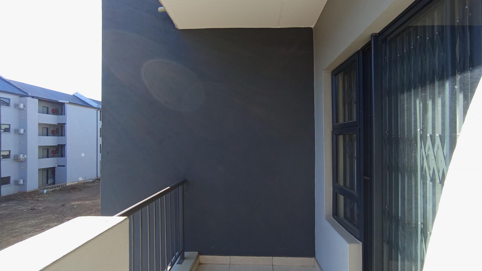 Balcony - 7 square meters of property in Glen Austin AH (Midrand)