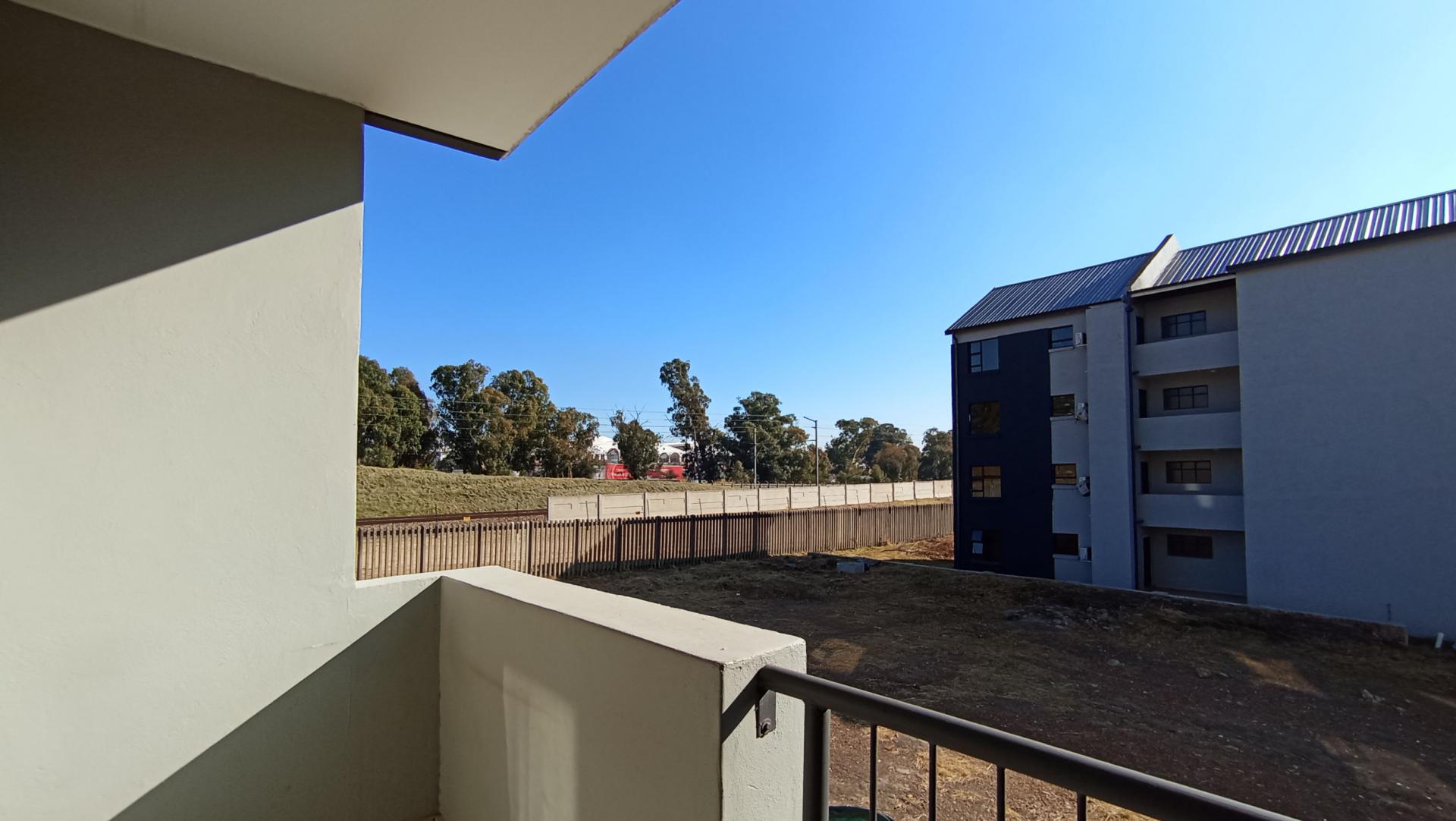 Balcony - 7 square meters of property in Glen Austin AH (Midrand)