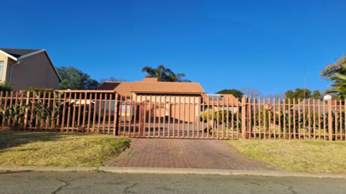 SA Home Loans Sale in Execution 4 Bedroom House for Sale in Birchleigh North - MR682804
