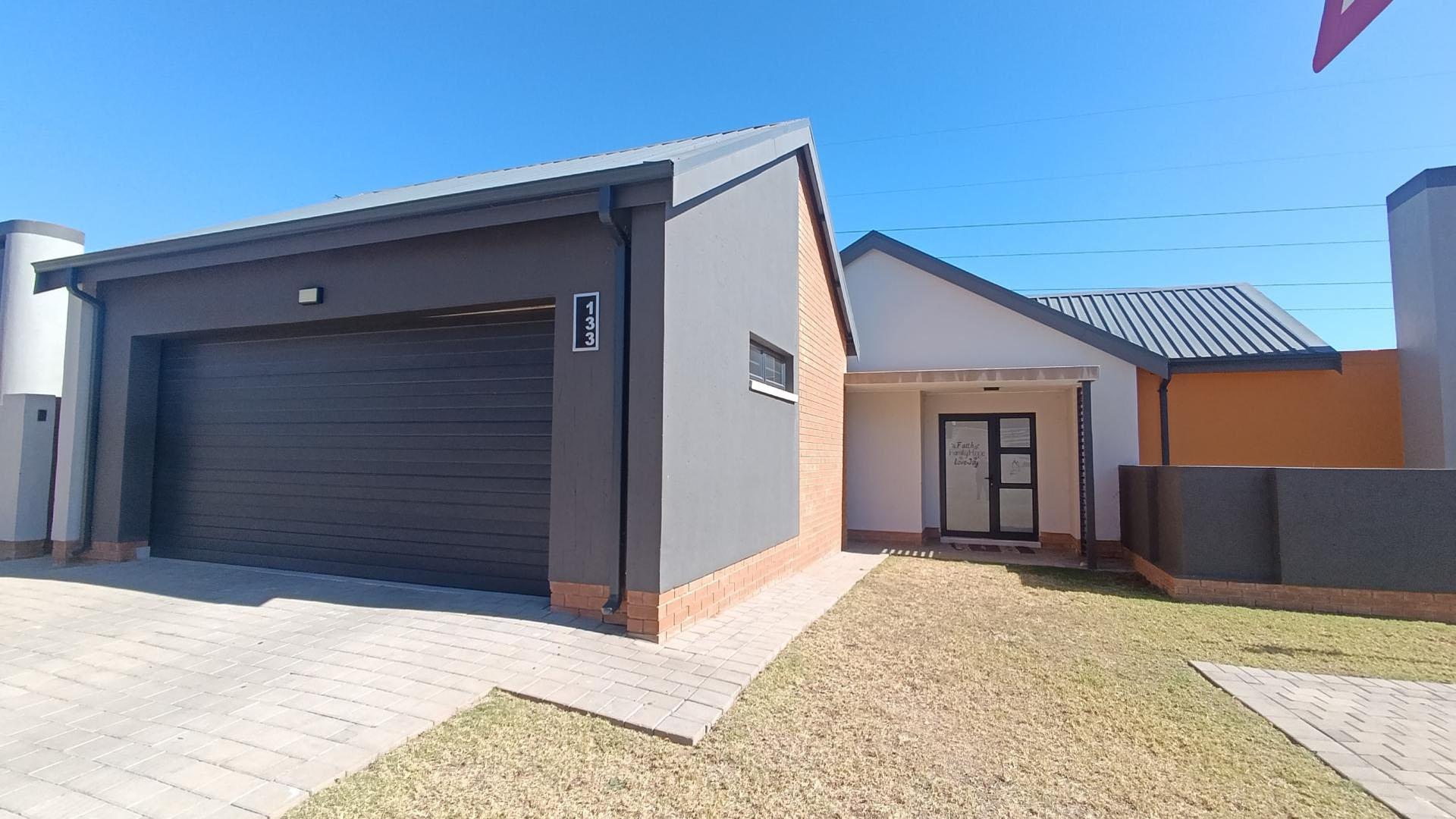 Front View of property in Rooihuiskraal North