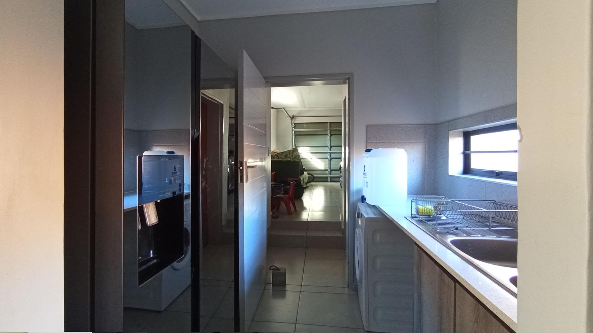 Scullery - 6 square meters of property in Rooihuiskraal North