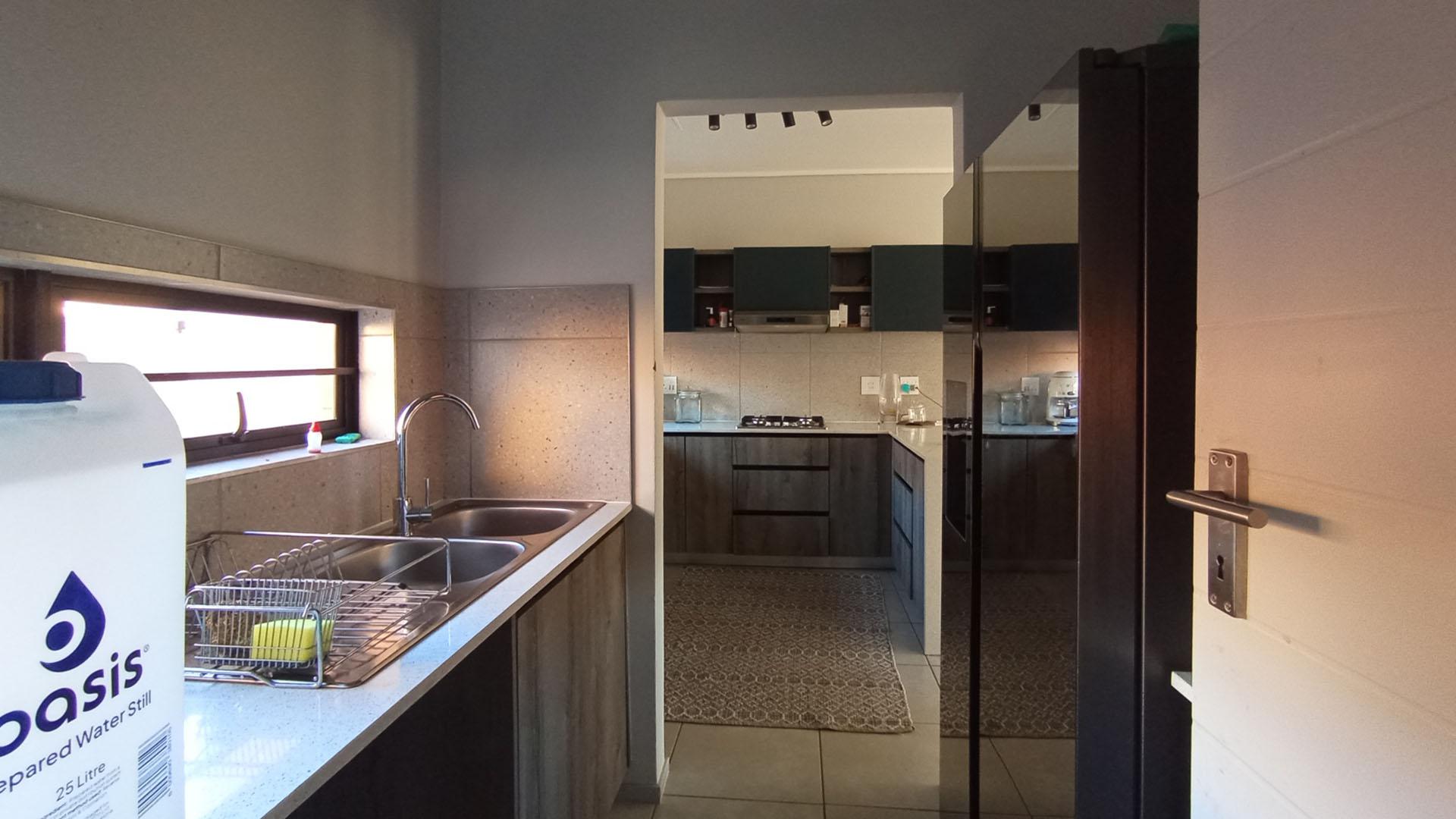 Scullery - 6 square meters of property in Rooihuiskraal North