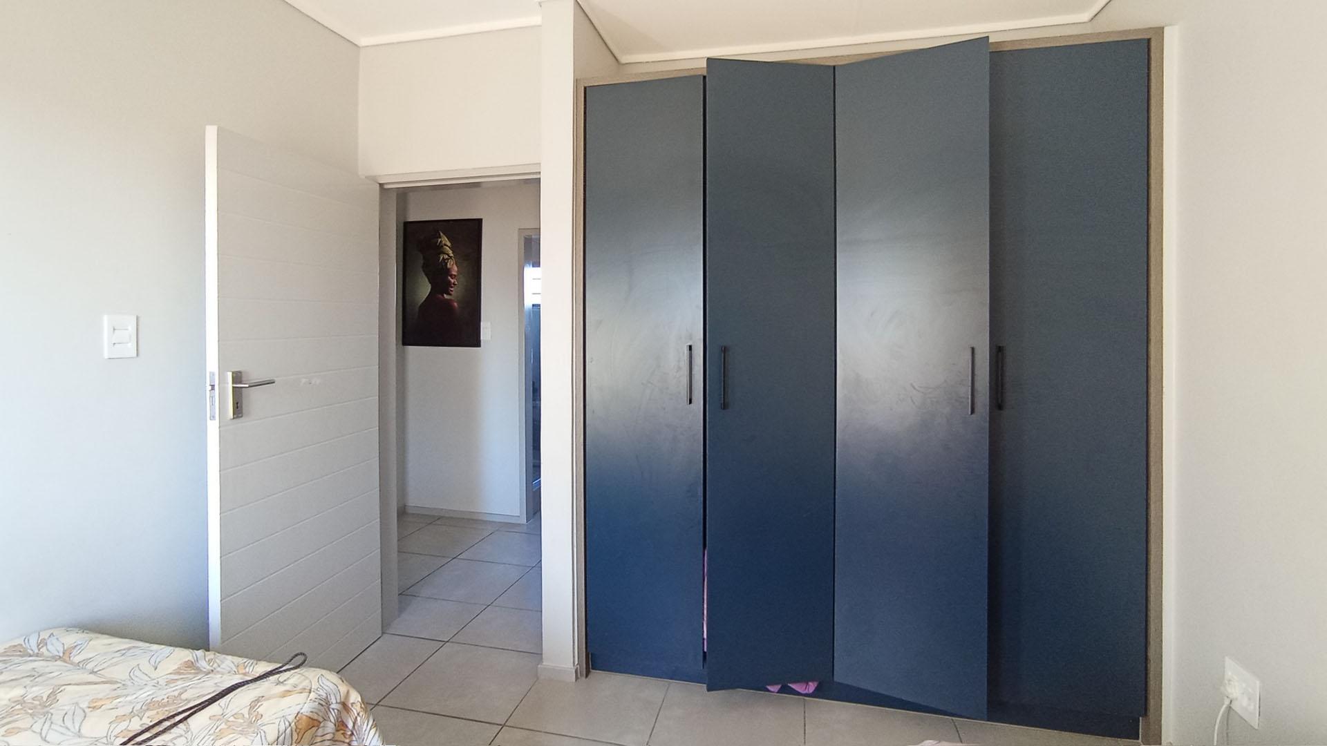 Bed Room 3 - 12 square meters of property in Rooihuiskraal North