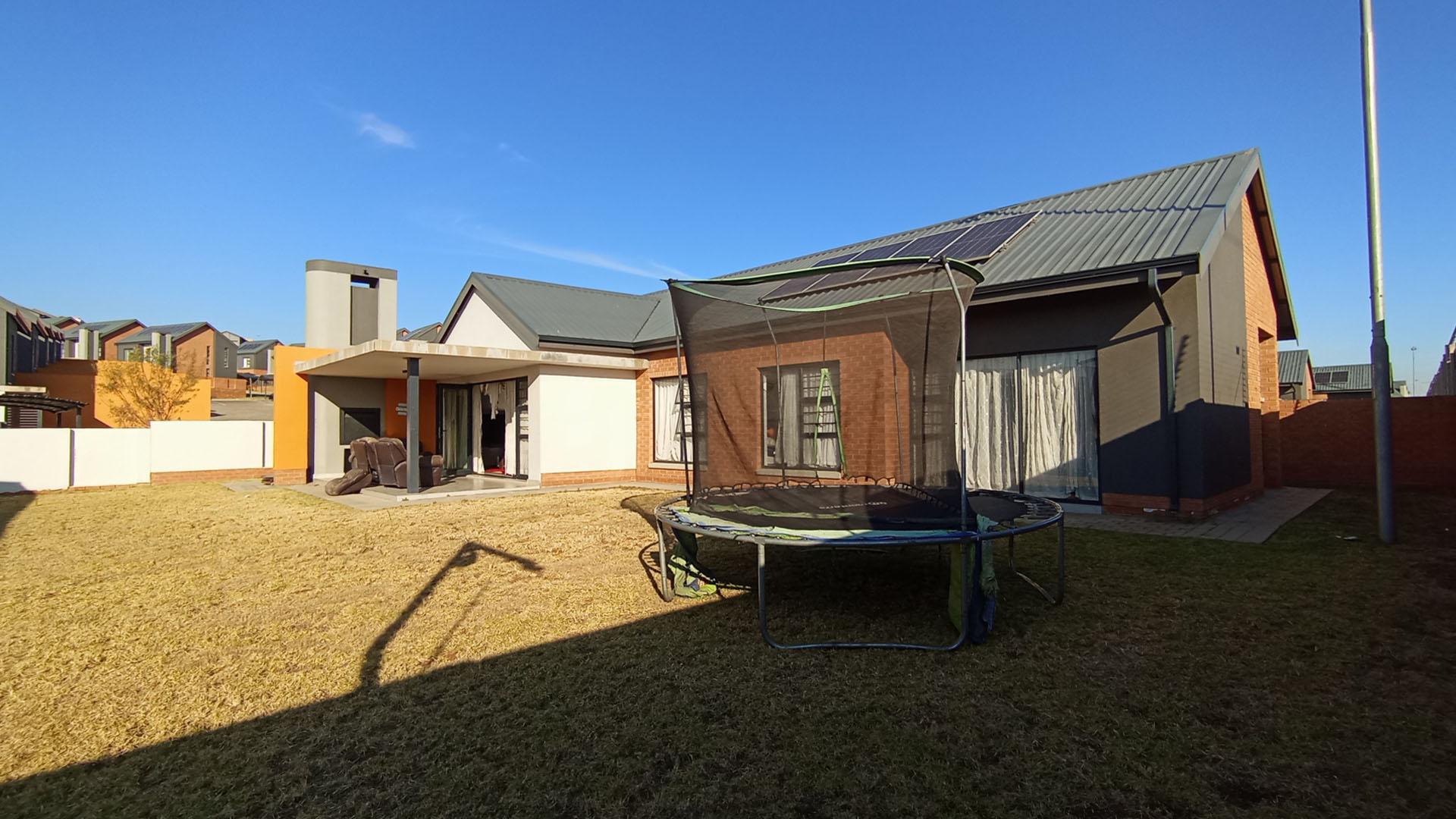 Backyard of property in Rooihuiskraal North