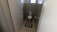 Bathroom 1 of property in Rooihuiskraal North