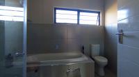 Bathroom 1 - 9 square meters of property in Rooihuiskraal North