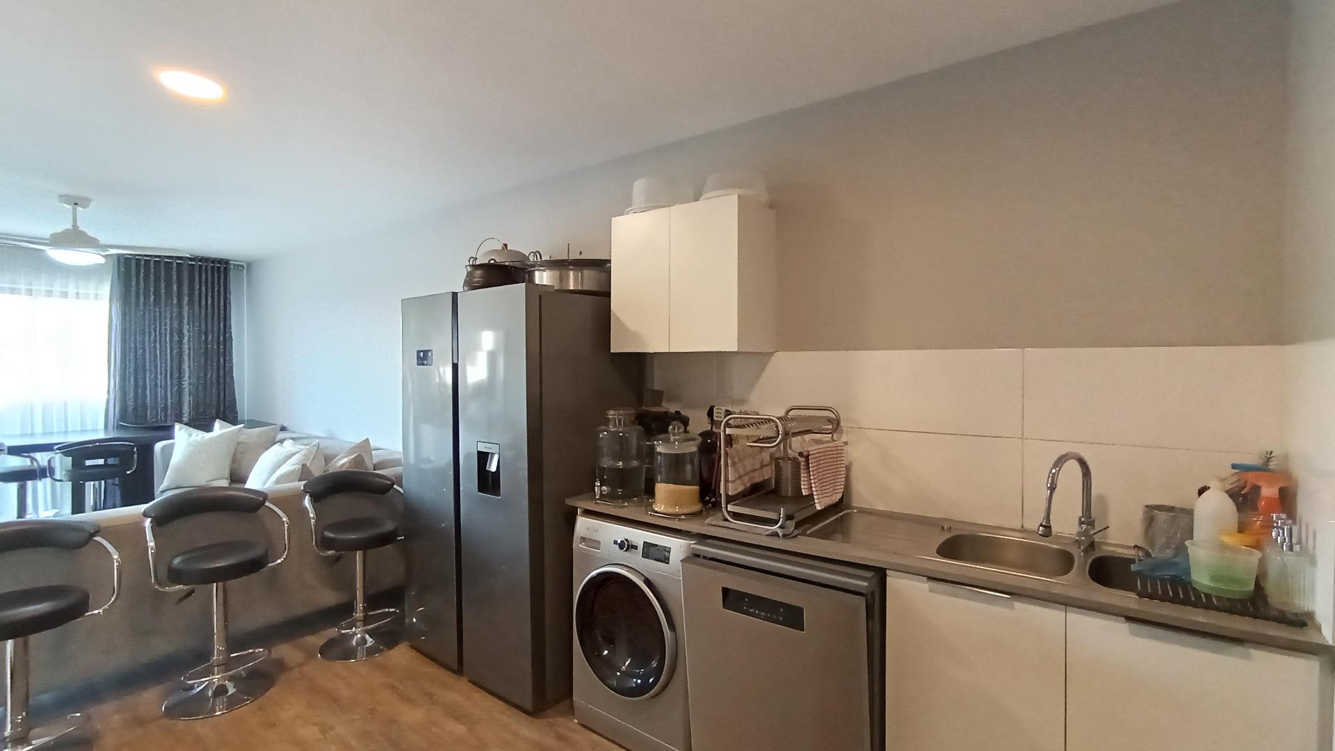 Kitchen - 14 square meters of property in Umbogintwini