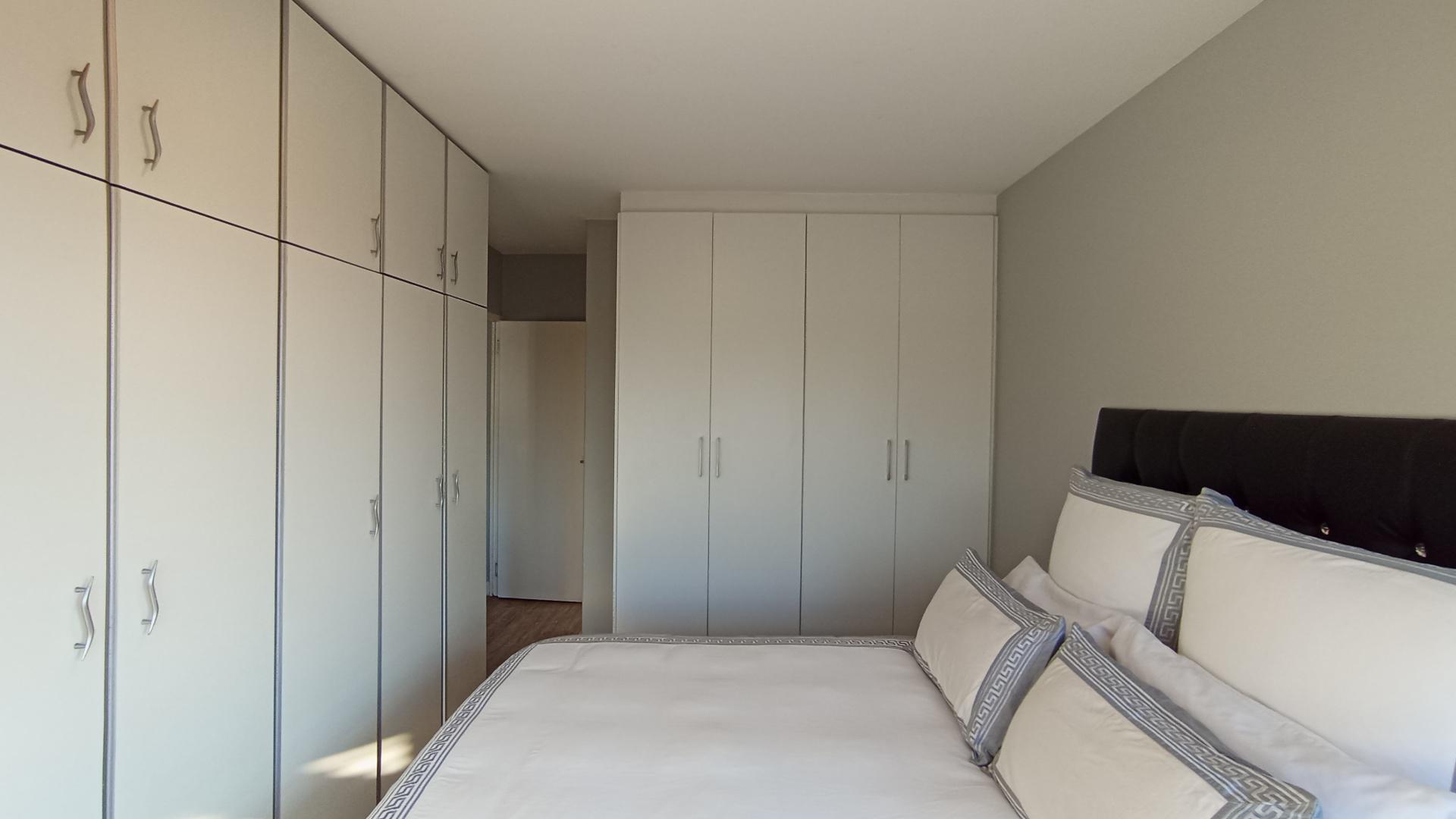 Main Bedroom - 15 square meters of property in Umbogintwini