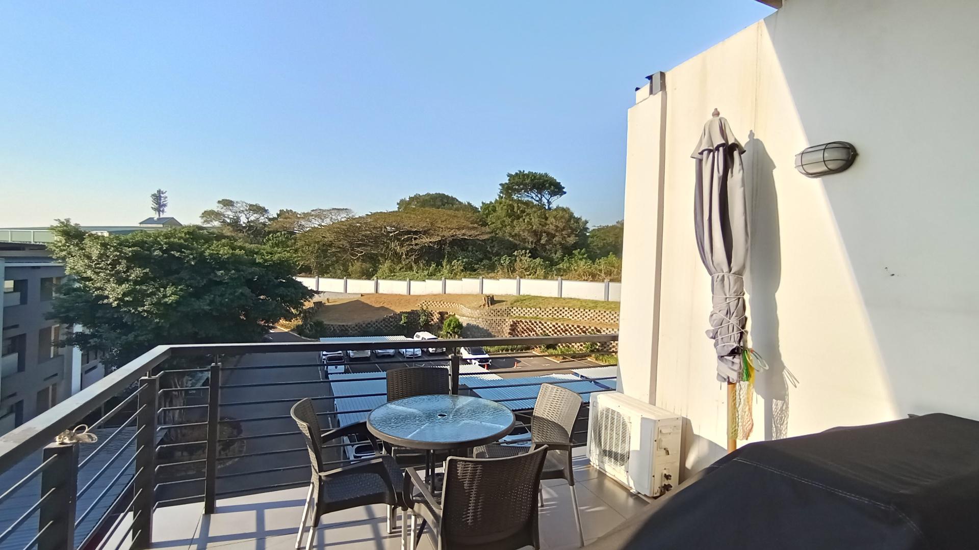 Balcony - 9 square meters of property in Umbogintwini