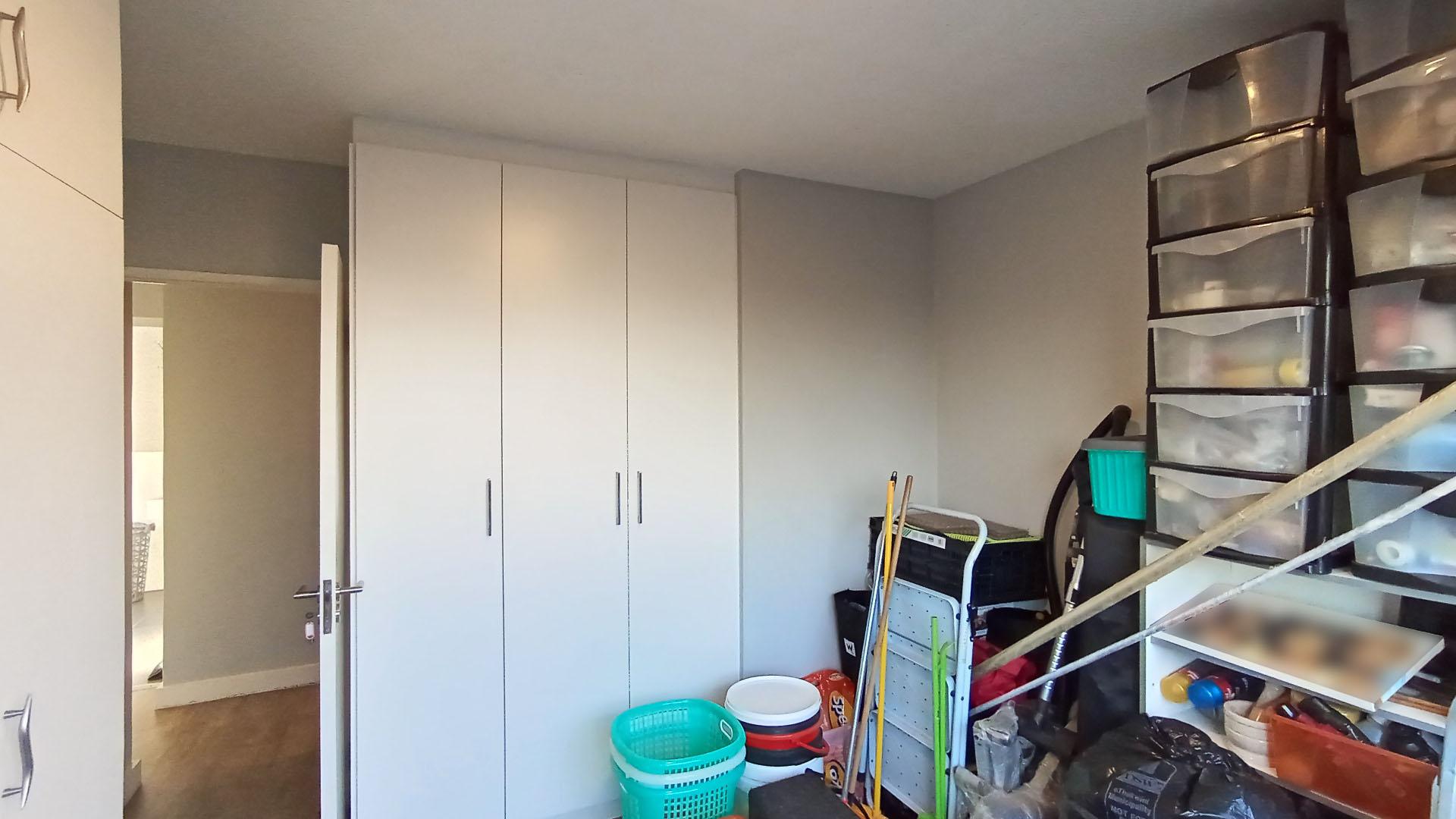 Bed Room 1 - 12 square meters of property in Umbogintwini