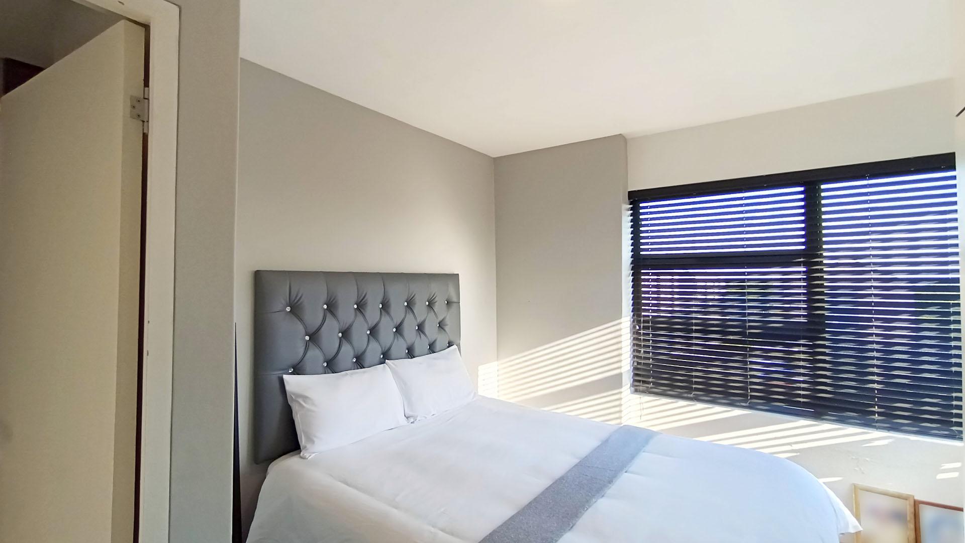 Bed Room 2 - 14 square meters of property in Umbogintwini