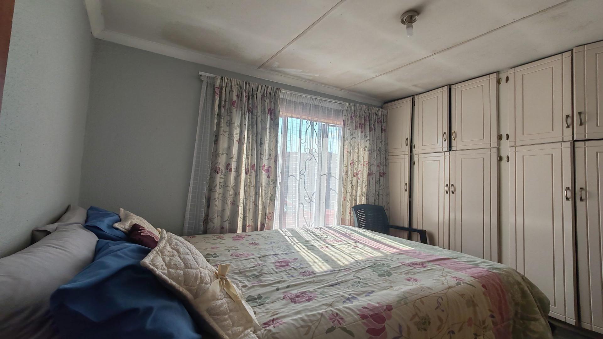 Bed Room 1 - 10 square meters of property in Leachville