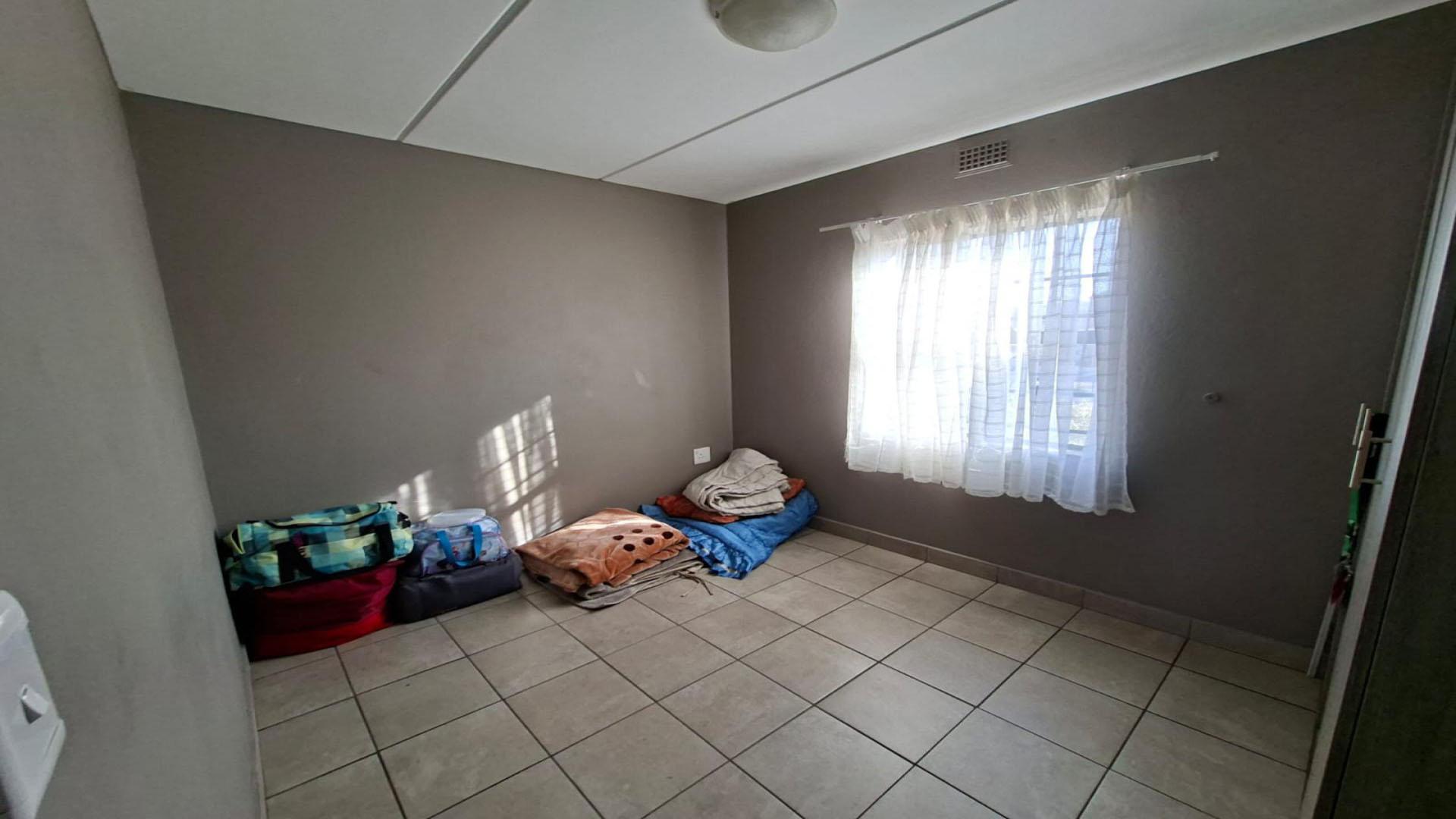 Bed Room 2 - 11 square meters of property in Montana Tuine