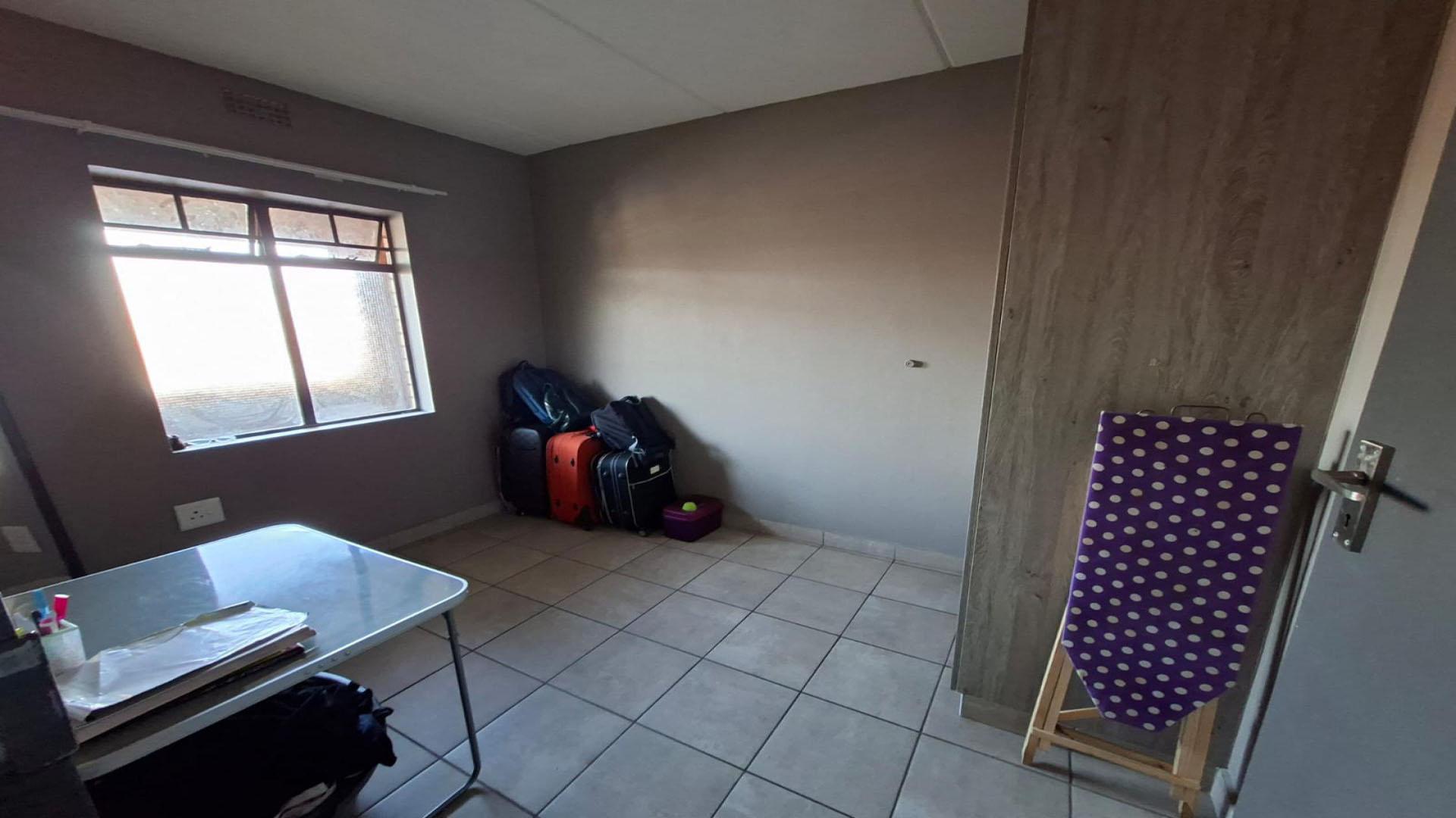 Bed Room 1 - 9 square meters of property in Montana Tuine