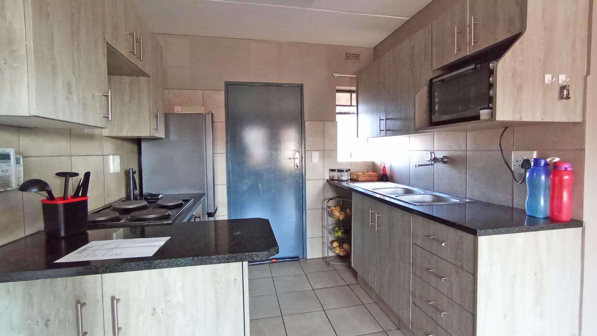 Kitchen - 6 square meters of property in Montana Tuine