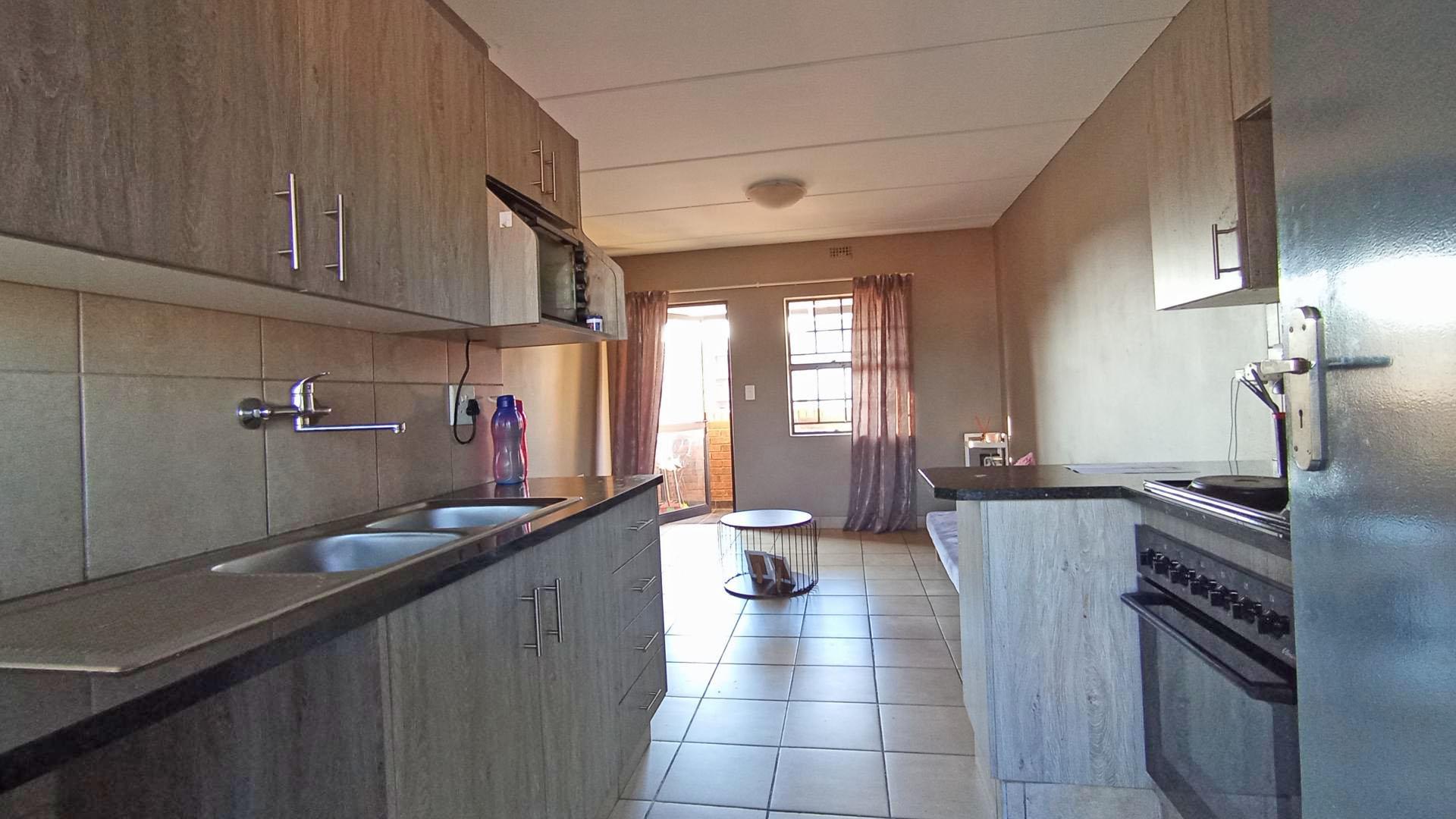 Kitchen - 6 square meters of property in Montana Tuine