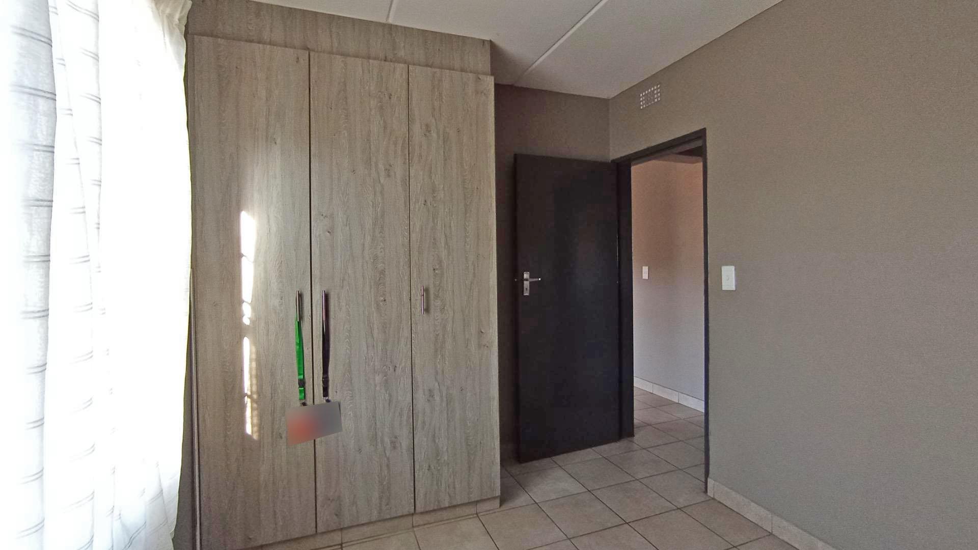 Bed Room 2 - 11 square meters of property in Montana Tuine