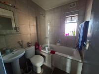 Bathroom 1 of property in Montana Tuine