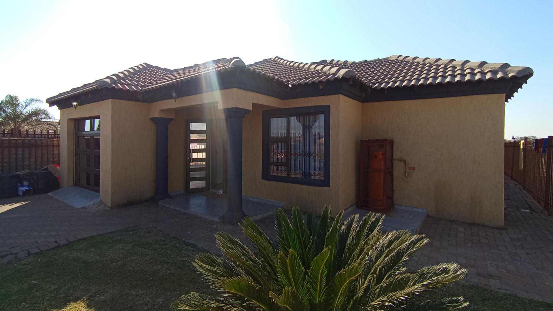 Front View of property in Soshanguve