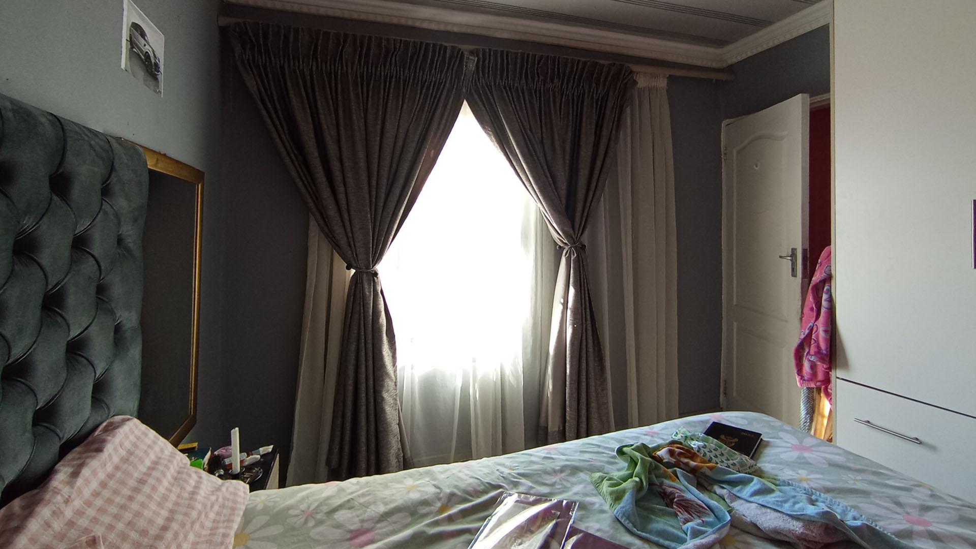 Bed Room 1 - 13 square meters of property in Soshanguve